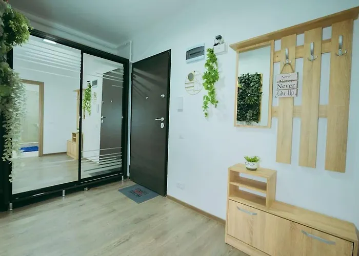 Plaza View Apartment *
